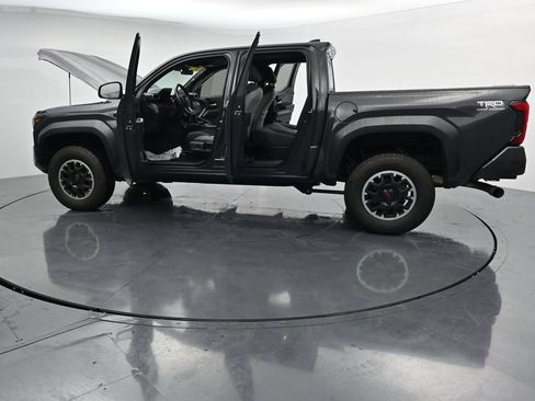 Used 2024 Toyota Tacoma TRD Off-Road AWD/4WD image 45