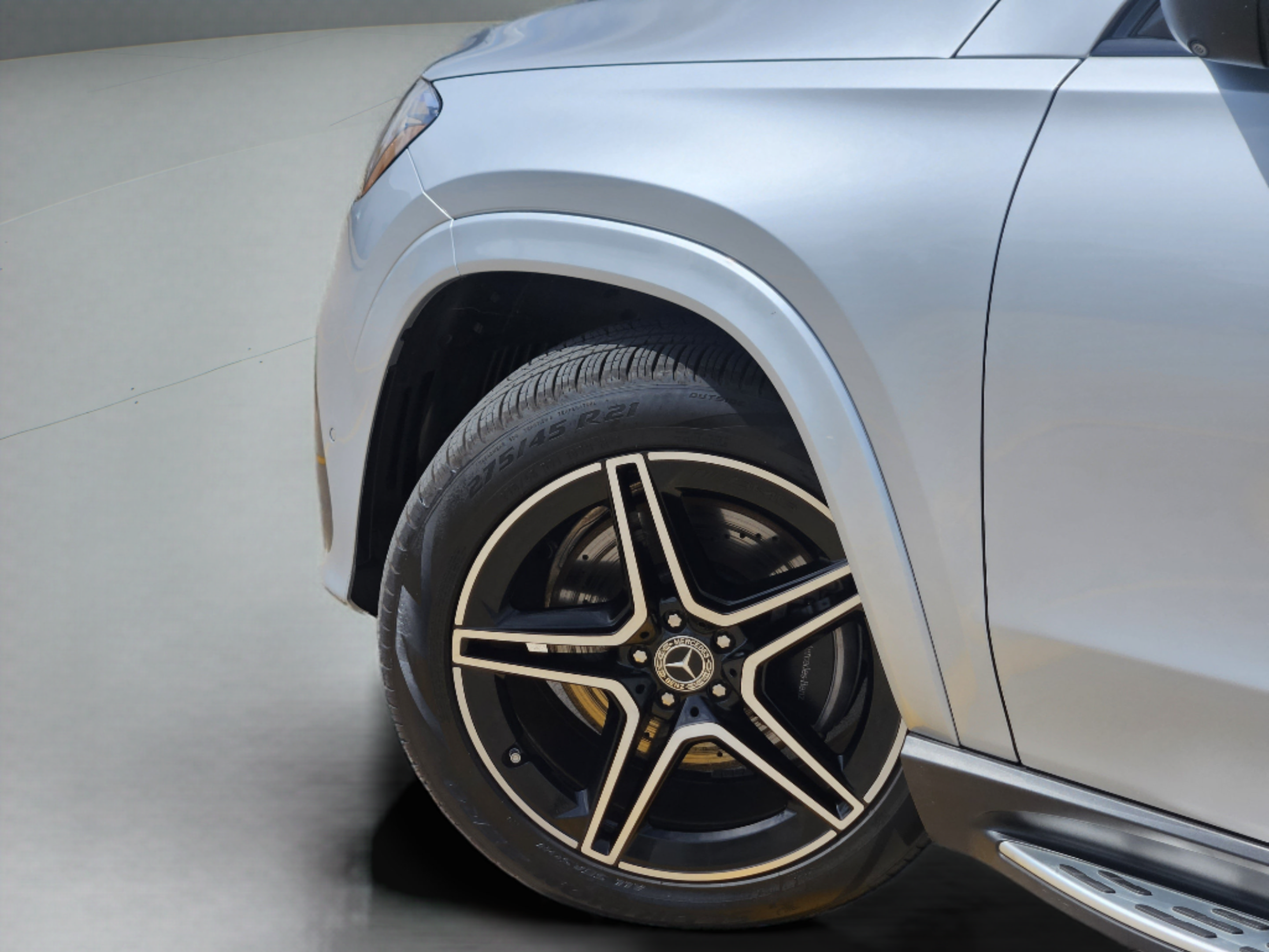 Used 2026 Mercedes-Benz GLS 450 4MATIC w/ AMG Line Exterior image 25