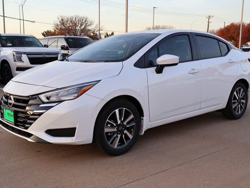 New 2025 Nissan Versa SV w/ Trunk Package FWD image 3