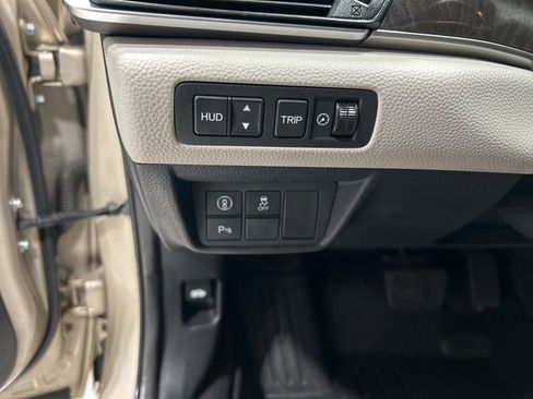 Used 2018 Honda Accord Touring image 11