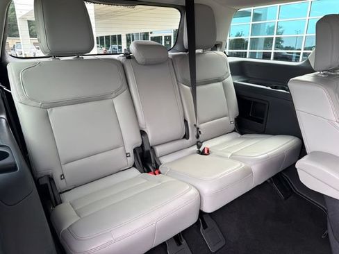 Used 2025 Ford Expedition Active AWD/4WD image 10