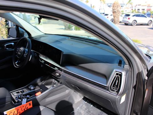 Certified 2025 Kia Sorento EX image 15