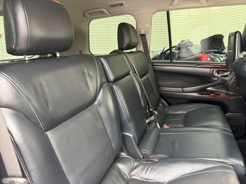 Used 2013 Lexus LX 570 4WD w/ Luxury Pkg image 16
