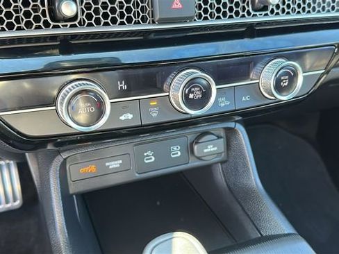 Used 2025 Honda Civic Sport image 40