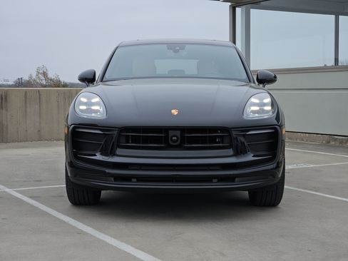 Certified 2025 Porsche Macan image 11