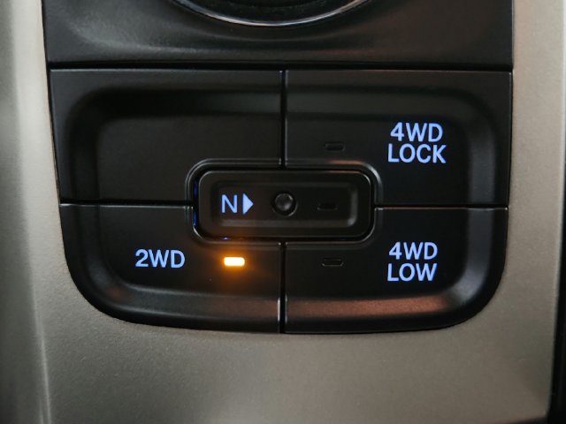 Used 2019 RAM 1500 Classic SLT w/ Black Appearance Group AWD/4WD image 17