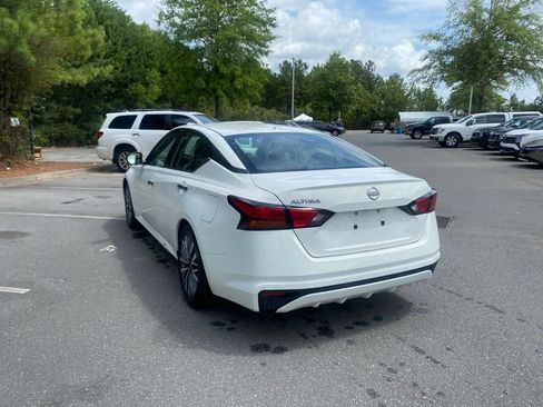 Certified 2025 Nissan Altima 2.5 SV FWD image 6