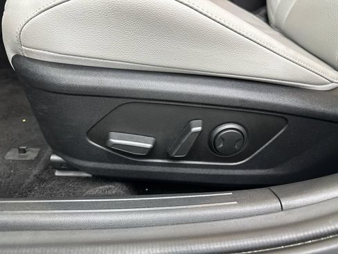 Used 2024 Hyundai Elantra Limited FWD image 10
