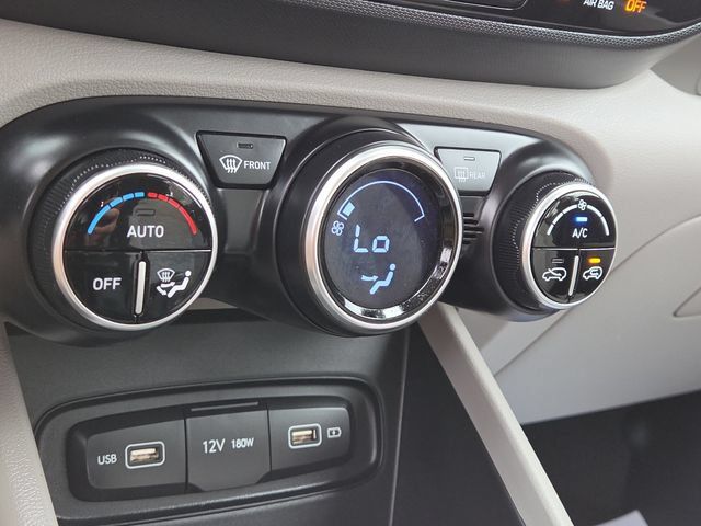 Certified 2022 Hyundai Venue SEL FWD image 12