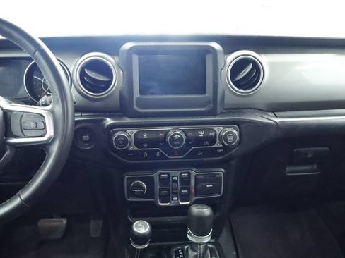 Certified 2019 Jeep Wrangler Unlimited Sahara AWD/4WD image 26