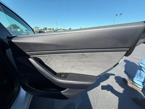 Used 2018 Tesla Model 3 Long Range RWD image 18