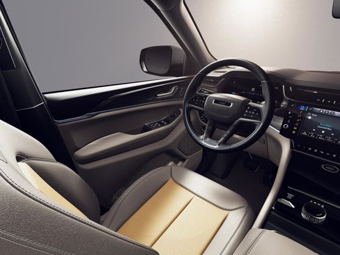 New 2026 Jeep Grand Cherokee Limited AWD/4WD image 8