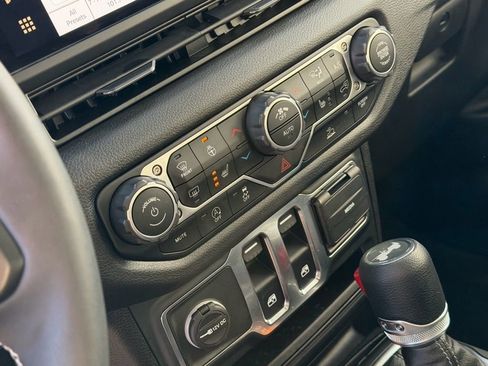 Used 2025 Jeep Wrangler Sport image 19