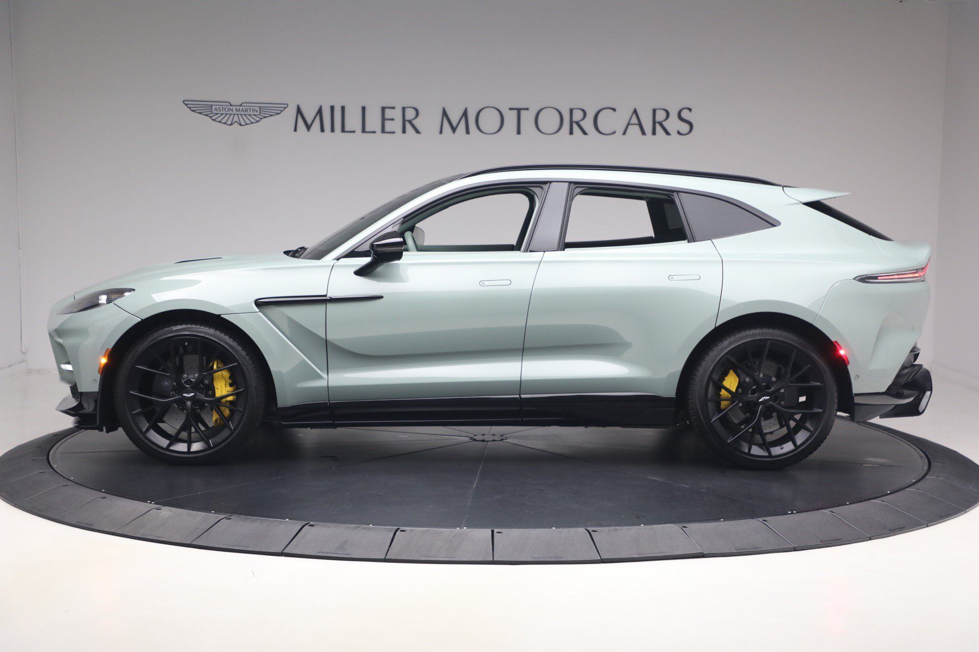 Used 2025 Aston Martin DBX 707 AWD/4WD image 3