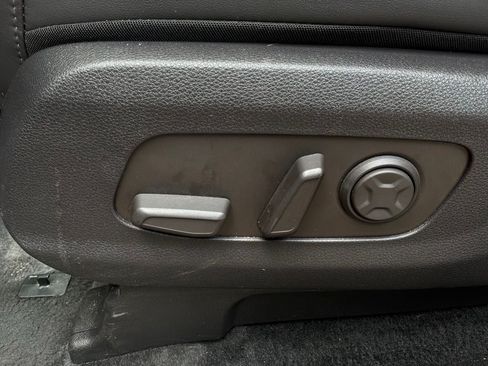 Used 2026 Kia Carnival FWD image 11
