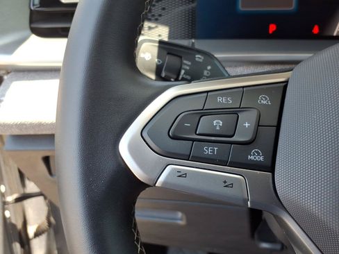 Used 2025 Volkswagen Tiguan S FWD image 31