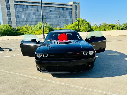 Used 2016 Dodge Challenger R/T Plus image 37