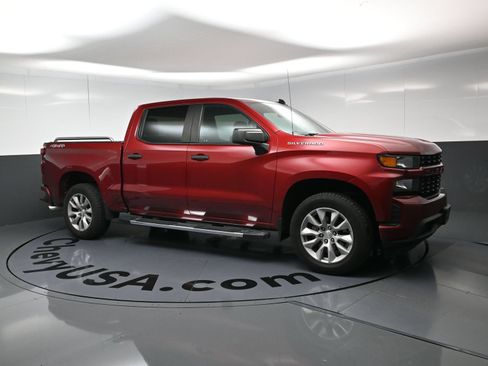 Used 2019 Chevrolet Silverado 1500 Custom w/ Custom Value Package AWD/4WD image 2