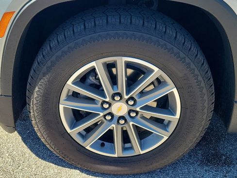 Used 2023 Chevrolet Traverse LT image 12