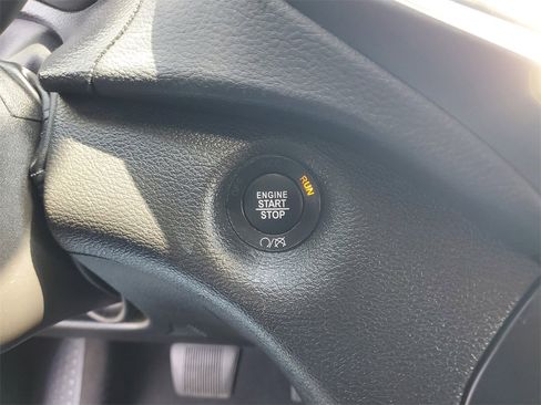 Used 2023 Jeep Cherokee Altitude Lux image 25