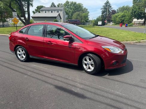 Used 2014 Ford Focus SE w/ SE Winter Package FWD image 6