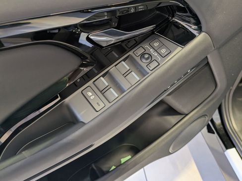 New 2026 Land Rover Range Rover Evoque S AWD/4WD image 12