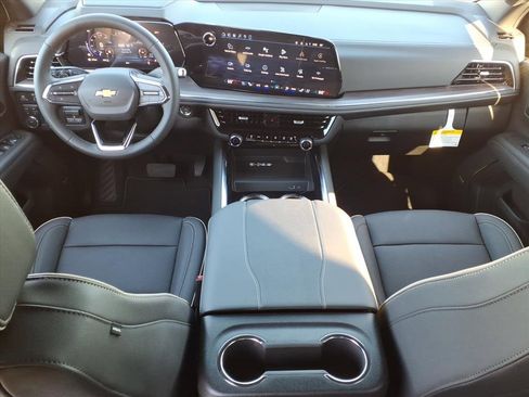 New 2026 Chevrolet Suburban Premier image 16