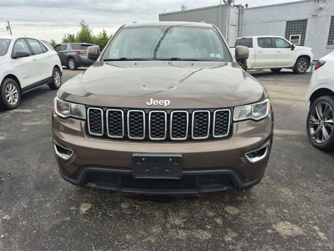 Used 2017 Jeep Grand Cherokee Laredo w/ Quick Order Package 23E AWD/4WD image 2