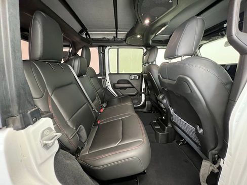 Used 2025 Jeep Wrangler Unlimited Rubicon w/ Convenience Group image 8