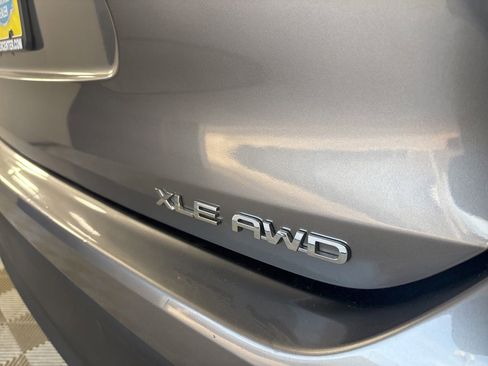 Used 2025 Toyota Highlander XLE AWD/4WD image 39