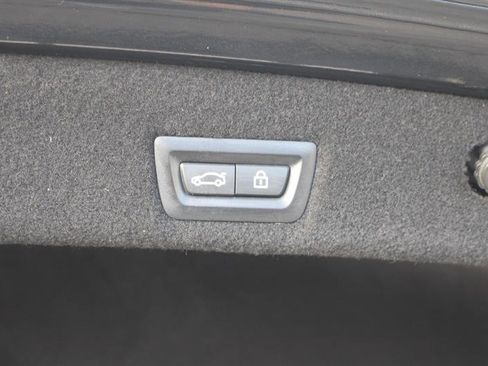 Used 2020 BMW 750i xDrive w/ Cold Weather Package image 25