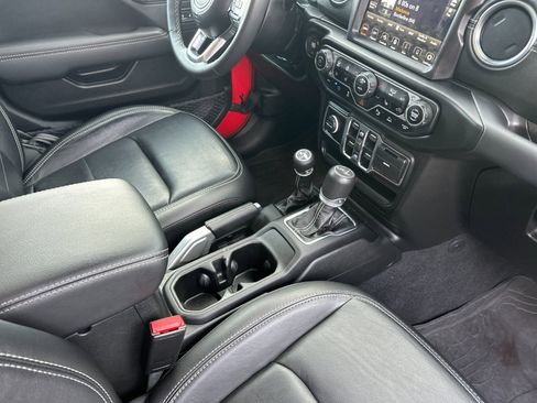 Used 2023 Jeep Wrangler Unlimited Sahara w/ Cold Weather Group image 16