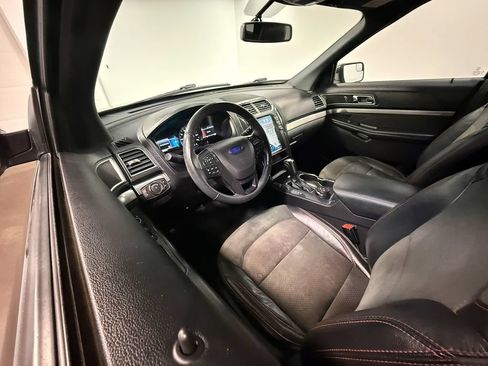 Used 2018 Ford Explorer XLT w/ Equipment Group 202A AWD/4WD image 2