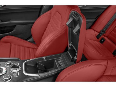 Used 2024 Alfa Romeo Giulia Veloce RWD image 17