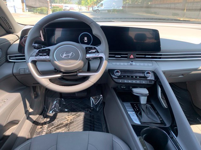 Used 2024 Hyundai Elantra SEL w/ Convenience Package FWD image 13