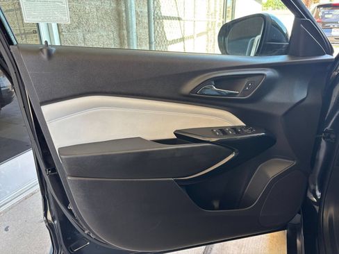 Used 2025 Chevrolet Trax LT FWD image 18