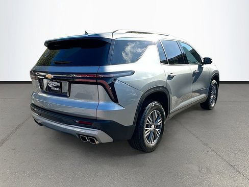 Used 2025 Chevrolet Traverse LT w/ Driver Confidence Package image 7