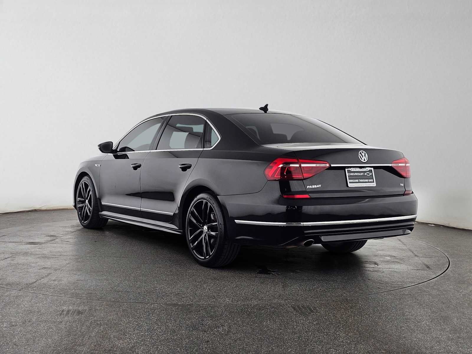 Used 2017 Volkswagen Passat 1.8T R-Line FWD image 5