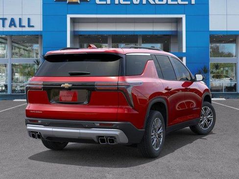 Used 2026 Chevrolet Traverse LT w/ Driver Confidence Package FWD image 4