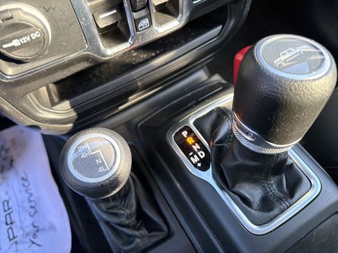 Certified 2022 Jeep Gladiator Willys image 25