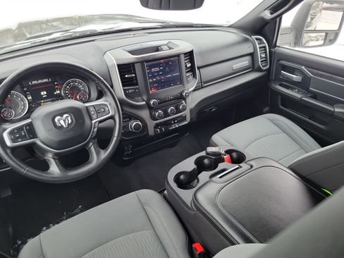 Used 2024 RAM 2500 Big Horn w/ Safety Group image 19