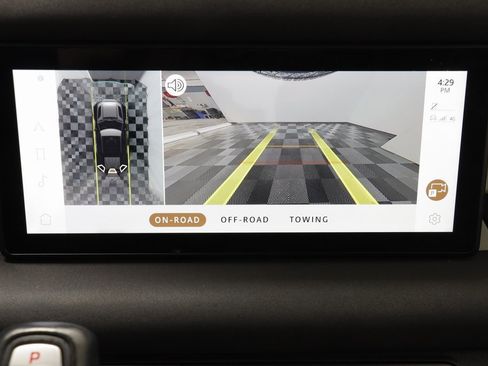 Used 2023 Land Rover Defender 110 SE image 11