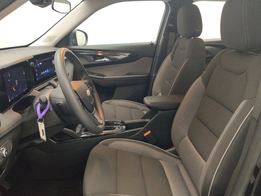 Used 2025 Chevrolet TrailBlazer LS FWD image 17