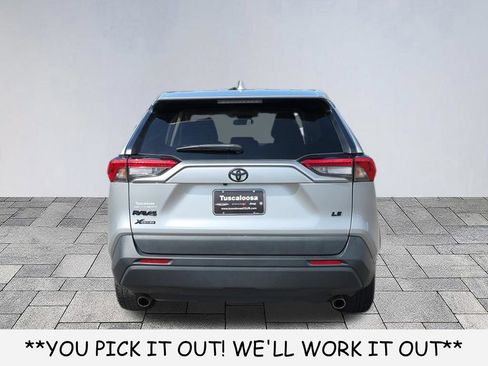 Used 2022 Toyota RAV4 LE FWD image 6