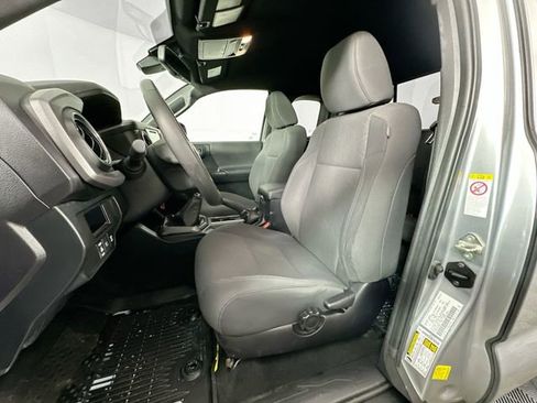 Used 2019 Toyota Tacoma TRD Sport w/ Technology Package image 13