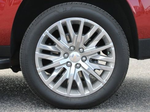 Used 2025 Chevrolet Suburban Premier image 10