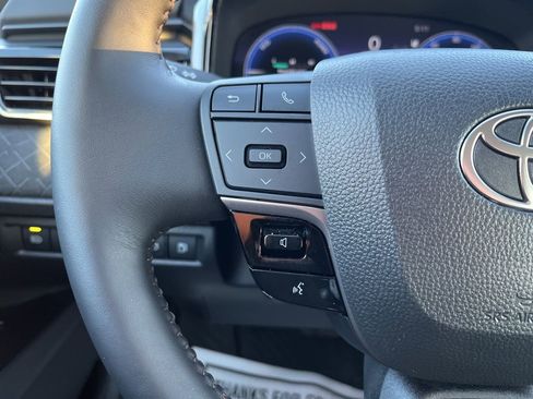 Used 2025 Toyota Camry XLE image 59