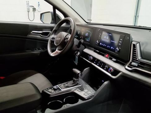 Used 2024 Kia Sportage LX FWD image 16