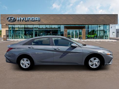 New 2026 Hyundai Elantra SE FWD image 9