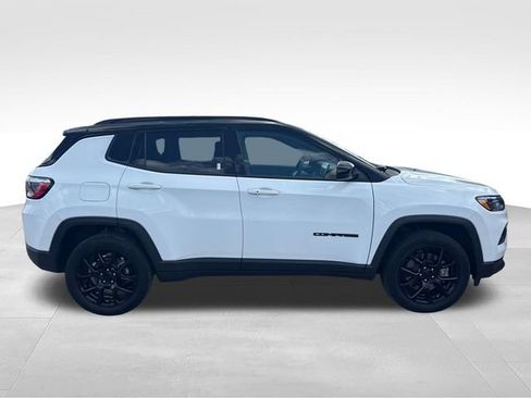 Used 2023 Jeep Compass Latitude w/ Sun and Sound Group AWD/4WD image 6